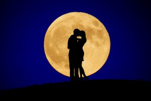「月が綺麗ですね」の意味は？相手からの愛の告白かも。上手な返し方を紹介