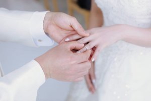 結婚占い｜あなたは誰と結婚する？性格・職業…結婚相手の全特徴